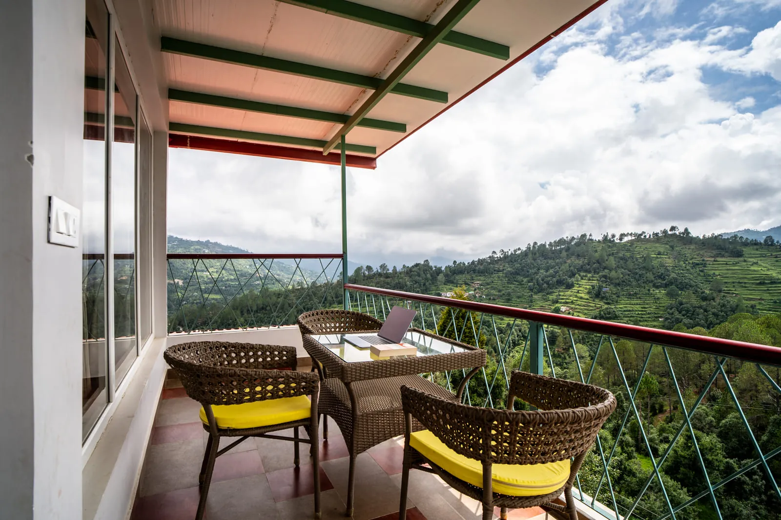 One Bedroom Suite Mountain Facing Thumbnail 4